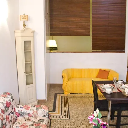 Charming Flat With Duomo View דירה פירנצה
